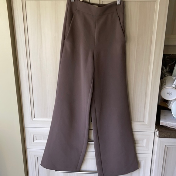 Aritzia wilfred high waisted pants. New condition - Picture 1 of 1